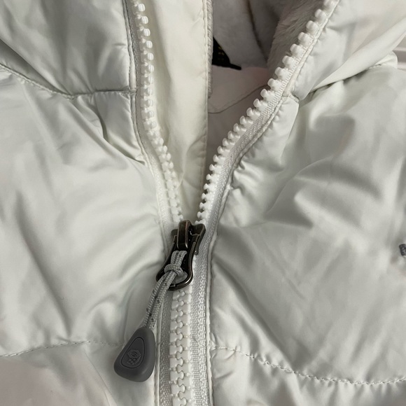 Mountain Hardware down/feather vest - Picture 8 of 11